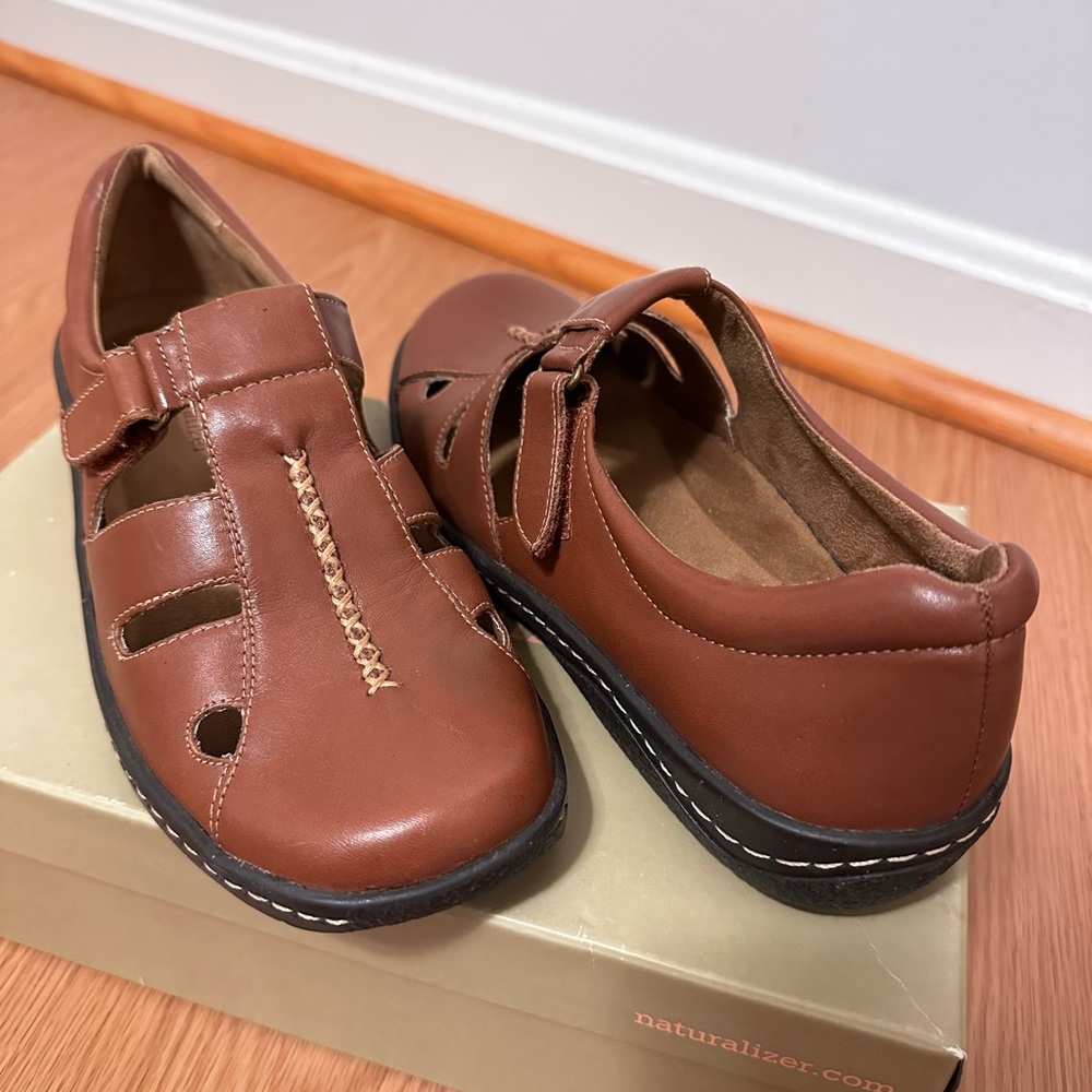 Women’s Naturalizer Marsen Cavalier T-Strap Size 7 Brown Leather Comfort Shoes - Picture 4 of 7